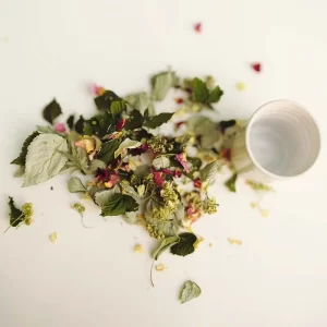 TISANE-FLEURS-DE-FEMME-2-Un-brin-de-Cueillette-Laure-GUILLOT-Paysanne-herboriste-Vosges